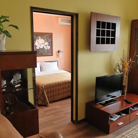 روفنو Melrose Hotel المظهر الخارجي الصورة