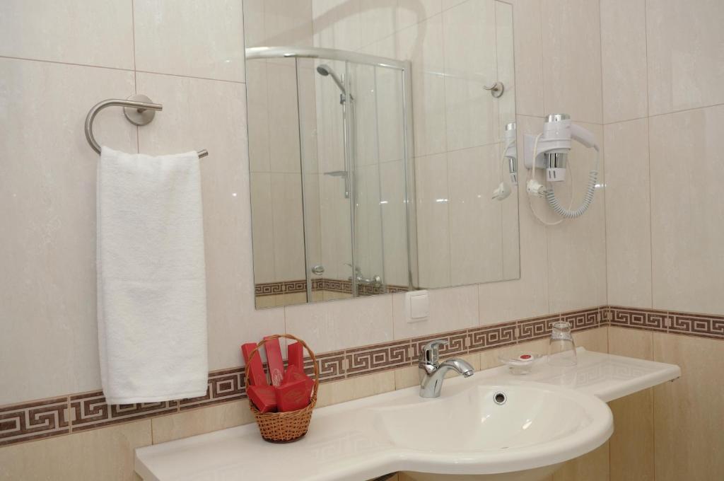 روفنو Melrose Hotel الغرفة الصورة