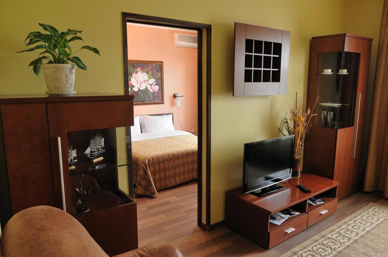 روفنو Melrose Hotel المظهر الخارجي الصورة
